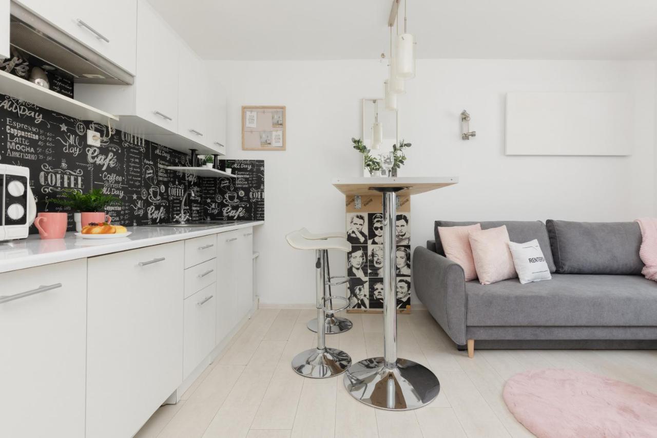 Affordable Underground Studio Near Pge Narodowy By Noclegi Renters Warszawa Zewnętrze zdjęcie